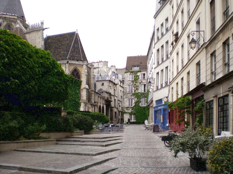 Secrets of Paris: The Magic of Rue des Barres